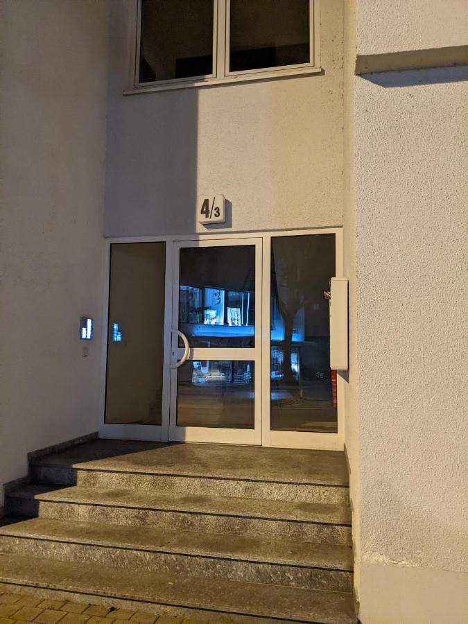 Cozy Apartment With Parking Garage Near Outlet Metzingen  Exterior photo